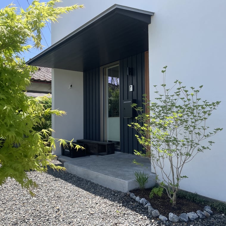 長野県　松本市　建築設計事務所　建築家　news設計室　丸山和男　住宅設計　設計監理　事務所　植栽　ドウダンツツジ