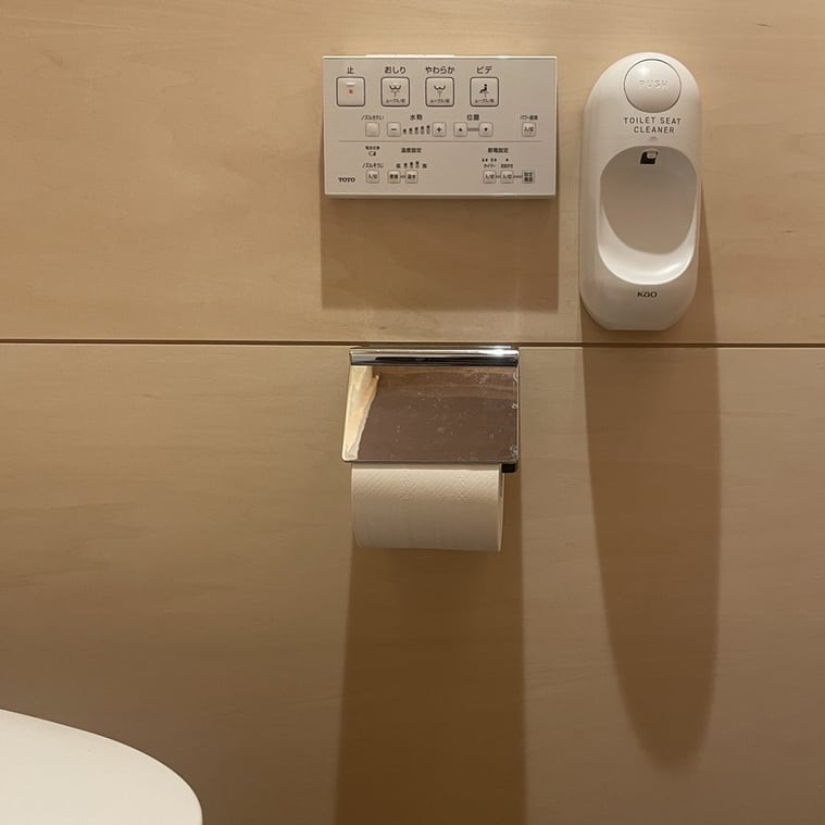 長野県　松本市　建築設計事務所　建築家　news設計室　丸山和男　news設計室新事務所　事務所　便座除菌クリーナー用ディスペンサー