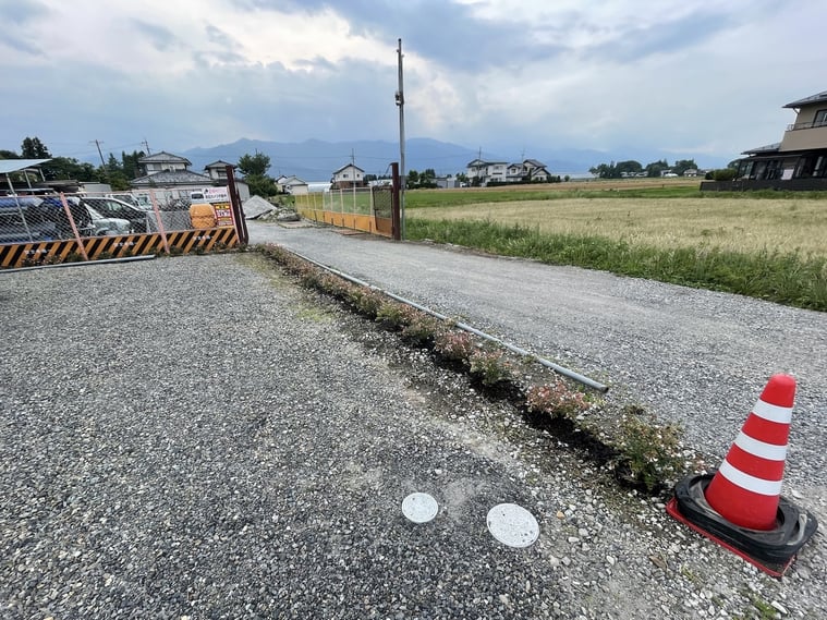 長野県　松本市　建築設計事務所　建築家　news設計室　丸山和男　news設計室新事務所　外構植栽　アベリア　生垣