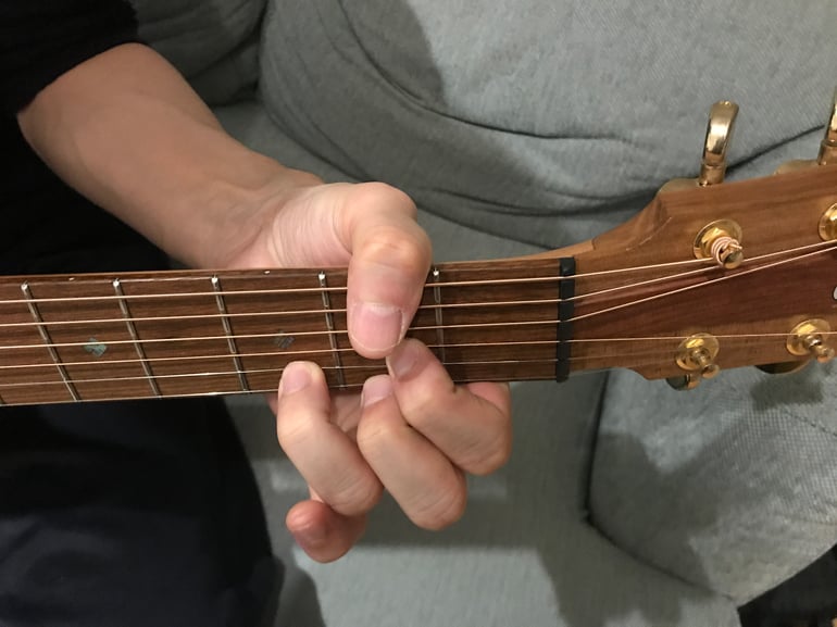 Dmajorの押さえ方