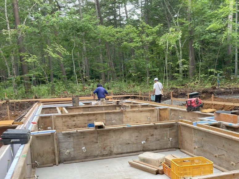 長野県　松本市　長野市　飯綱高原　建築設計事務所　建築家　news設計室　丸山和男　別荘設計　飯綱山荘Ⅲ（長野市）　基礎アンカー検査