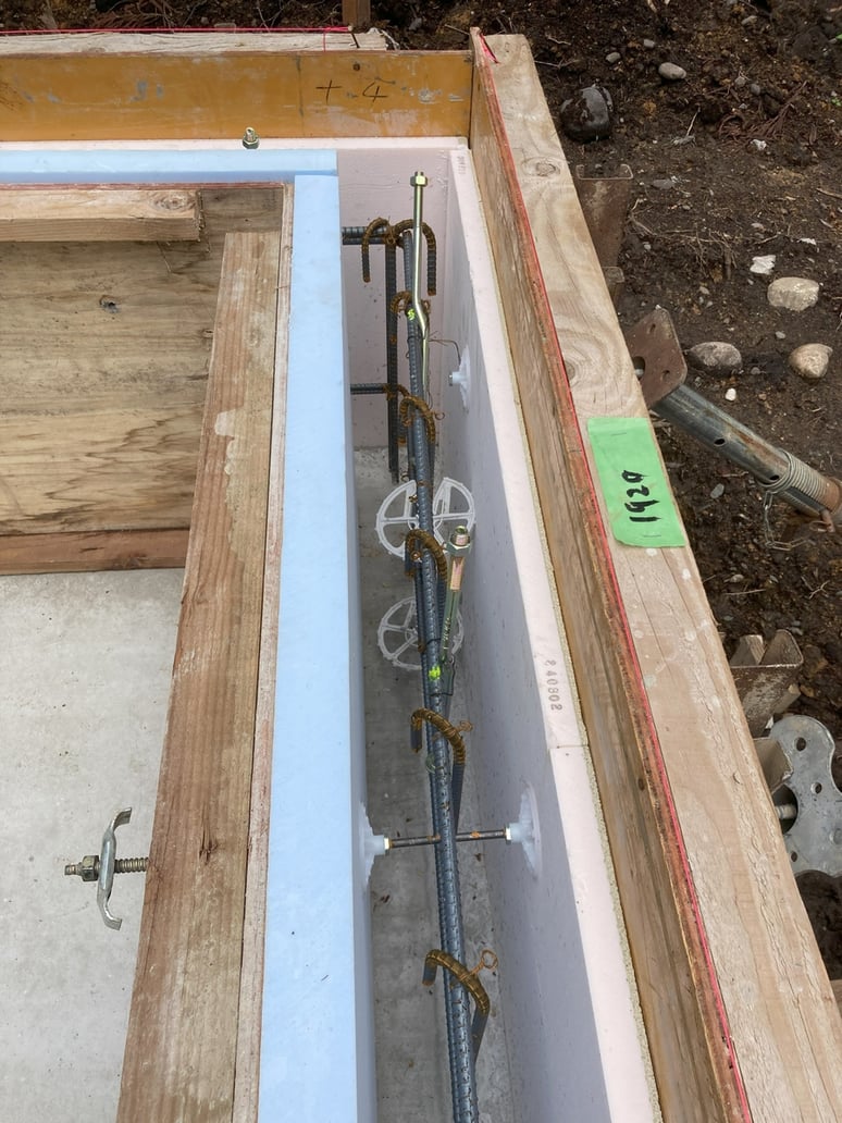 長野県　松本市　長野市　飯綱高原　建築設計事務所　建築家　news設計室　丸山和男　別荘設計　飯綱山荘Ⅲ（長野市）　基礎アンカー検査