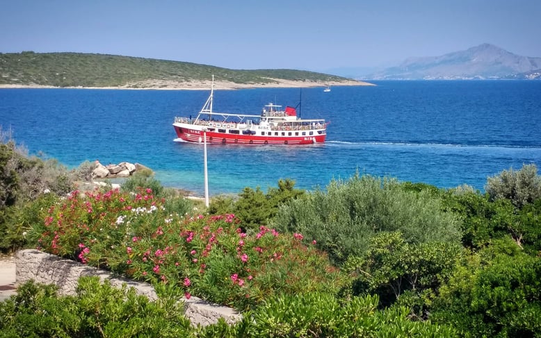 #povlja #islandbrac #wyspabrac #isolabrac #inselbrac #adriatic #sea #mare #meer #dalmatia #dalmazia #dalmatien #croatia #croazia #chorwacja #kroatien #apartmentspovlja #holidayapartments #vacation #vacanze #urlaub #boat #picnic 