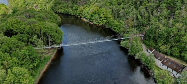 PARKING GPS > 46.471476, 1.600028