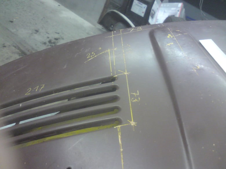 zur besseren Ablesbarkeit der  (in den Lack gekratzten) Bemaßung. :o)