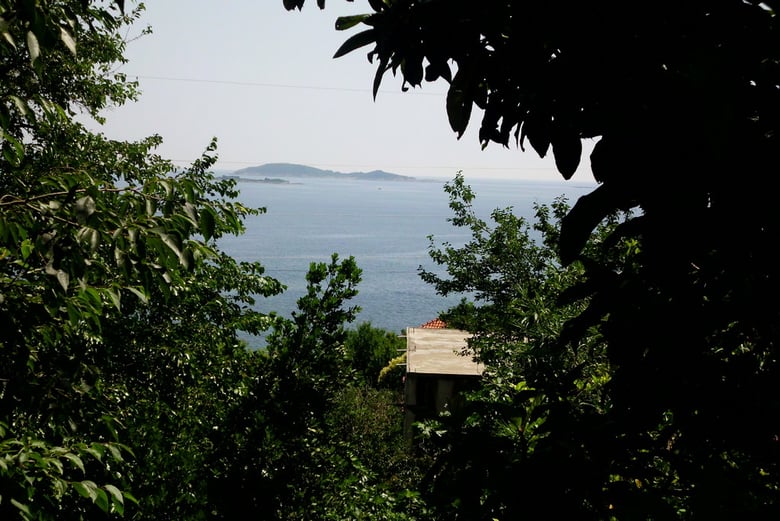 Da ja unmittelbar am Meer die Berge sind, ist es schon anstrengend  der Weg nach oben.