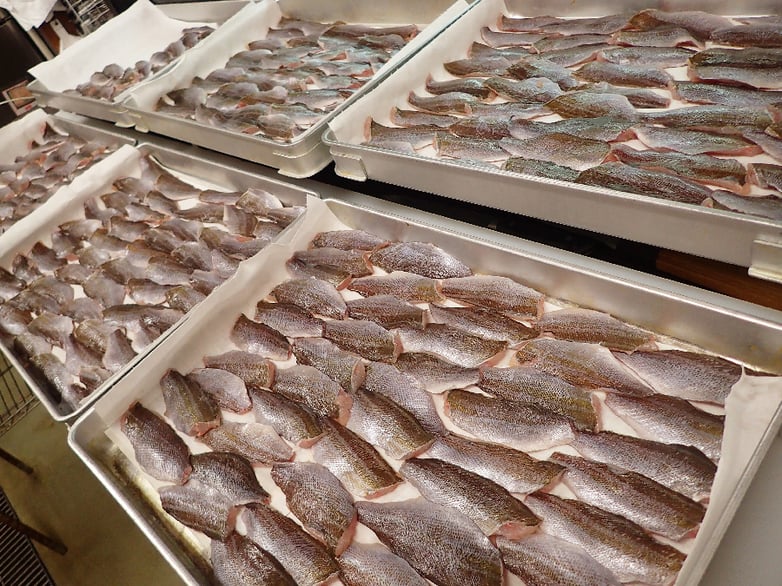 寿司屋の仕込　産直品　宅配寿司