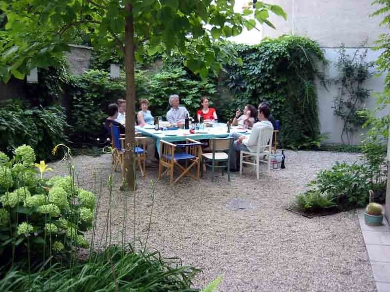 Temporaere Tafelrunde - Foto © Knauer Architekten