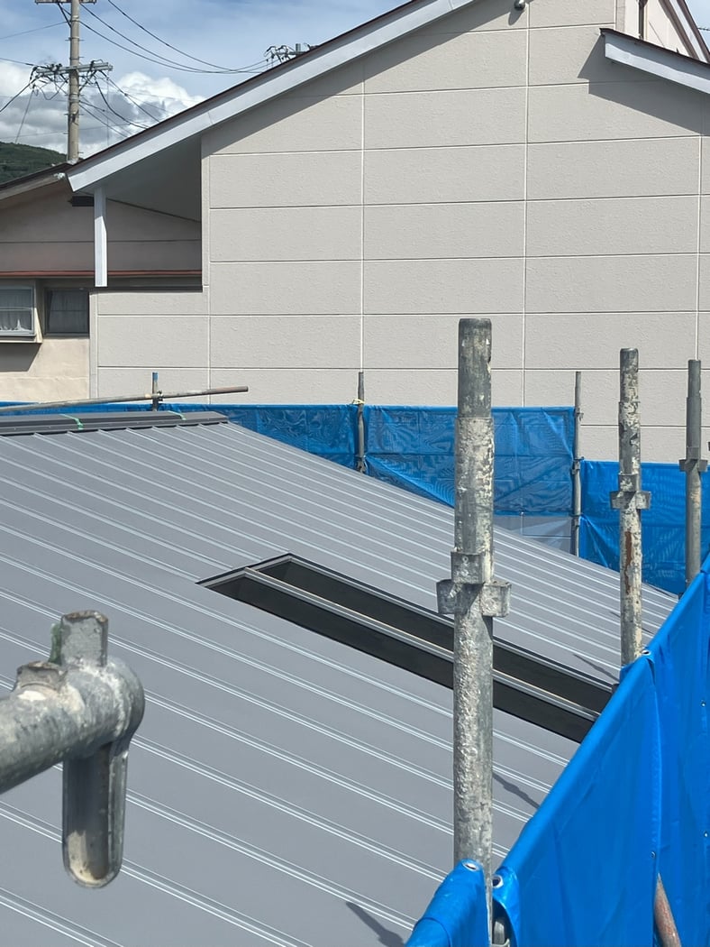 長野県　松本市　安曇野市　建築設計事務所　建築家　news設計室　丸山和男　住宅設計　設計監理　出川町の家Ⅰ　屋根板金工事