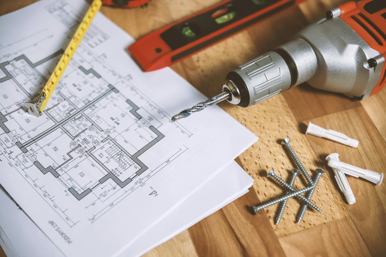 Effective renovation budget management involves meticulously coordinating costs for tools like drills and drill bits, adhering to floor plans, following set rules, and using levelers to ensure precision