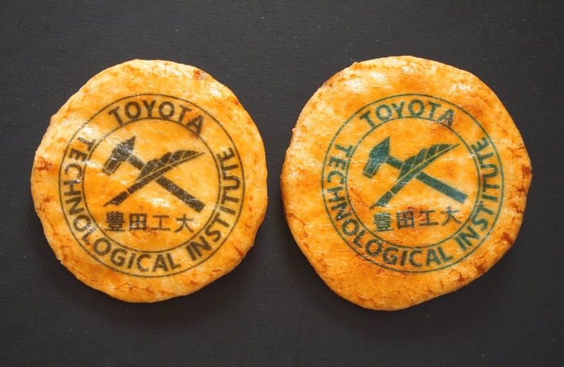 豊田工業大学校章入りおせんべい