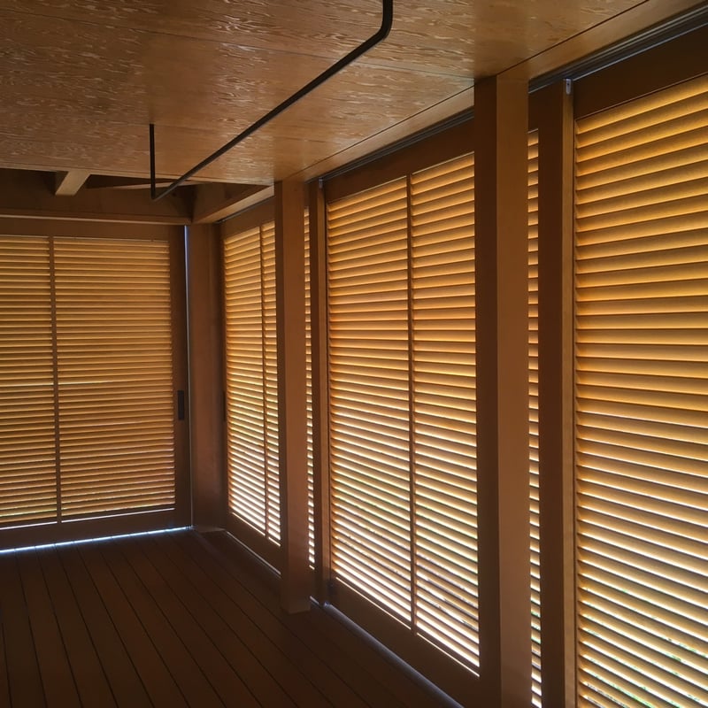 長野県　松本市　建築家　news設計室　丸山和男　住宅設計　インナーデッキ　ガラリ戸　猫と暮らす家