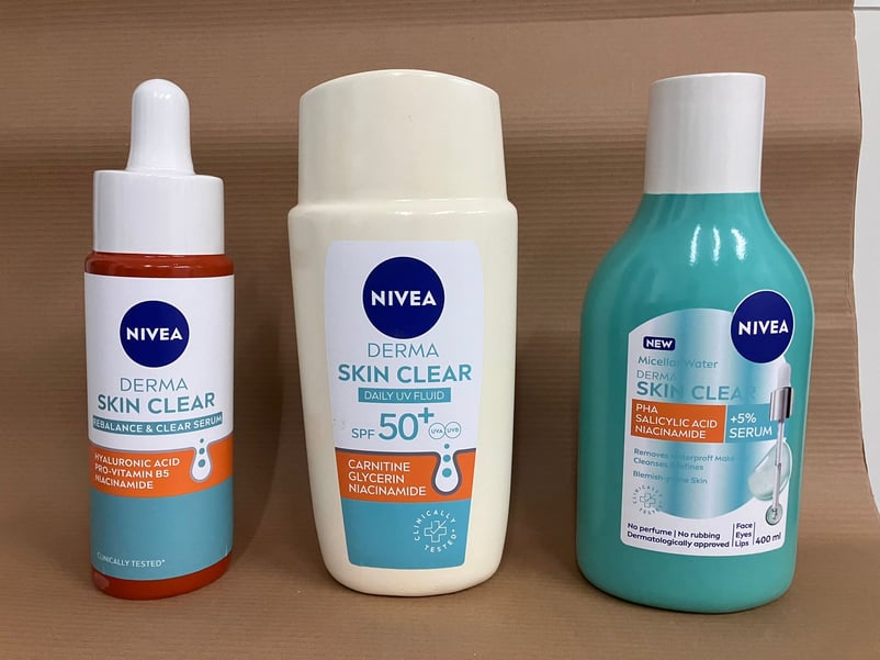 Botes cosméticos gigantes como reclamo publicitario