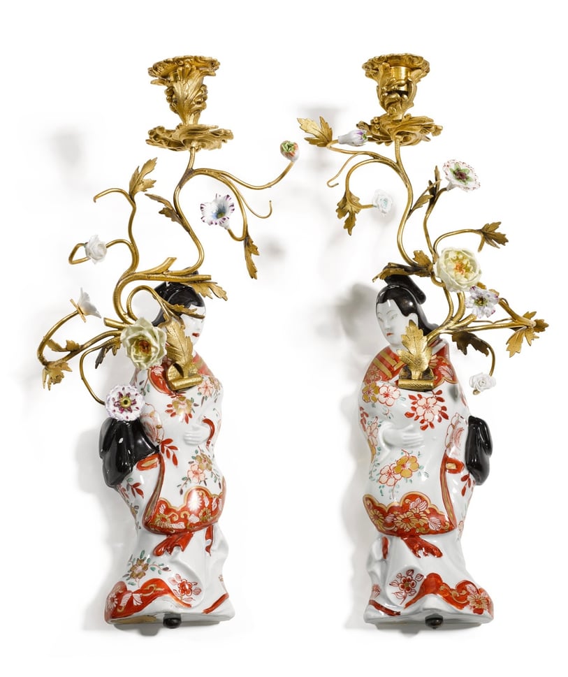 Ein Paar japanische Porzellanfiguren Wandblumenhalter mit Zweigen aus Bronze, das japanisches Porzellan aus 18. Jahundert 