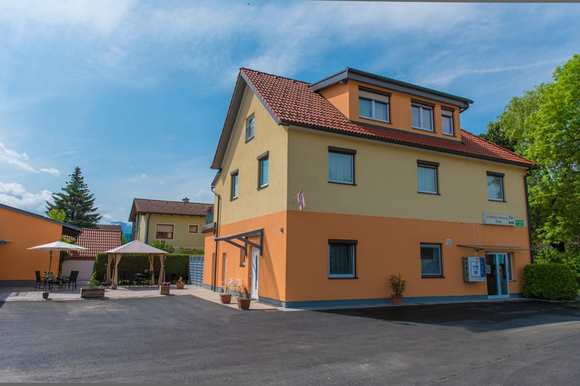 Ferienwohnungen und Zimmer mit Frühstücksbuffet Yassi - Unser Haus befindet sich nur 3 km vom Red Bull Ring entfernt