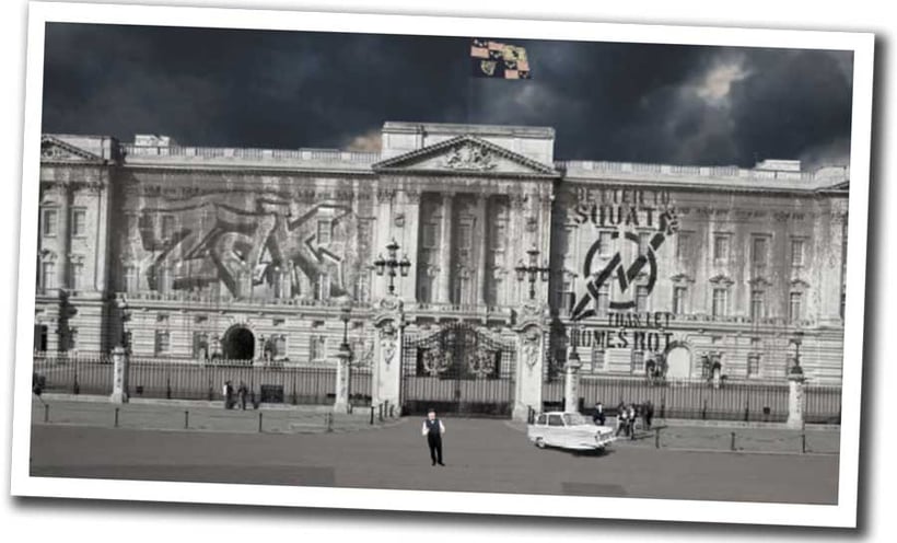  ZakWashington outside Buckingham palace with a Reliant Robin car