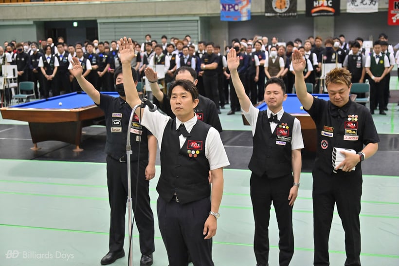 選手宣誓を行う、前年度優勝チーム埼玉（SPA）の寺田選手