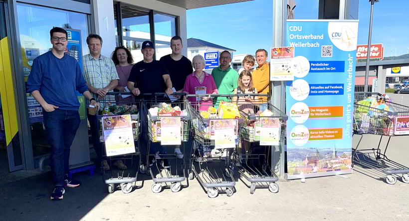 CDU-Vorstand mit Helfern am EDEKA Markt