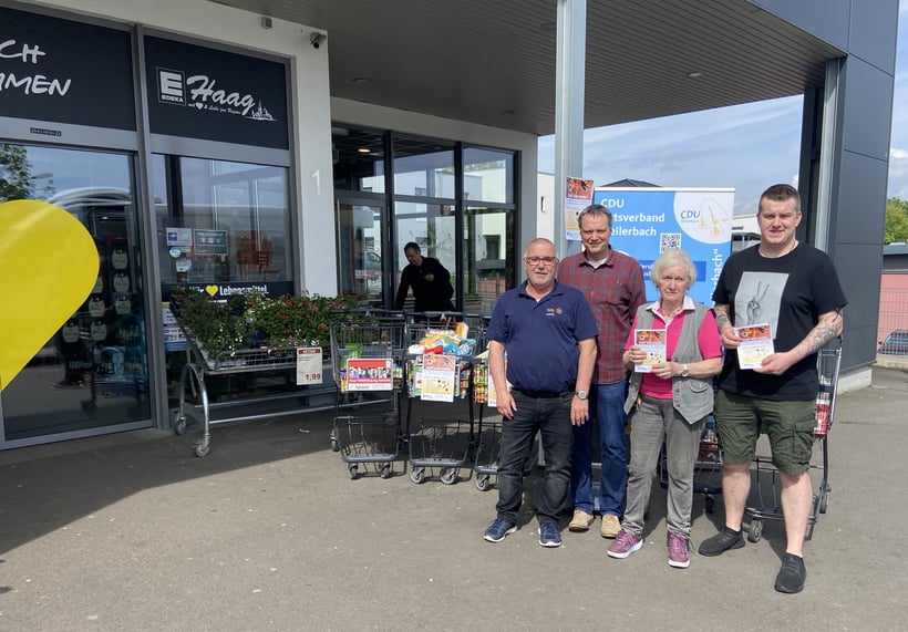 CDU-Vorstand am EDEKA Markt: Christopher Arthen, Birgit Burbidge, Hans-Joachim Wirsching (v.r.n.l.)
