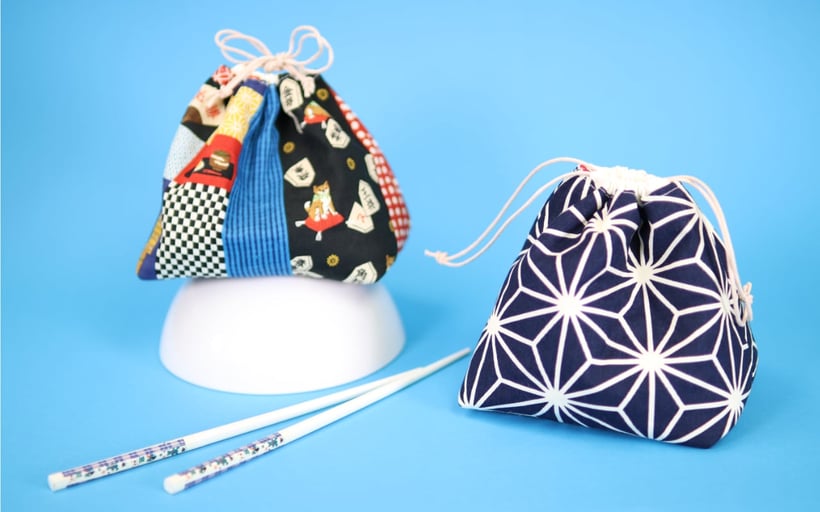 Japanische Kinchaku Beutel nähen aus japanischen Stoffen  mit kostenlosem Schnittmuster. Die Beutelchen  mit Tunnelzug kann man als Handtasche kleines Kosmetiktäschchen, Täschchen für Kleinkram oder auch Geschenkbeutel nutzen. Nähanleitung von DIY Eule.