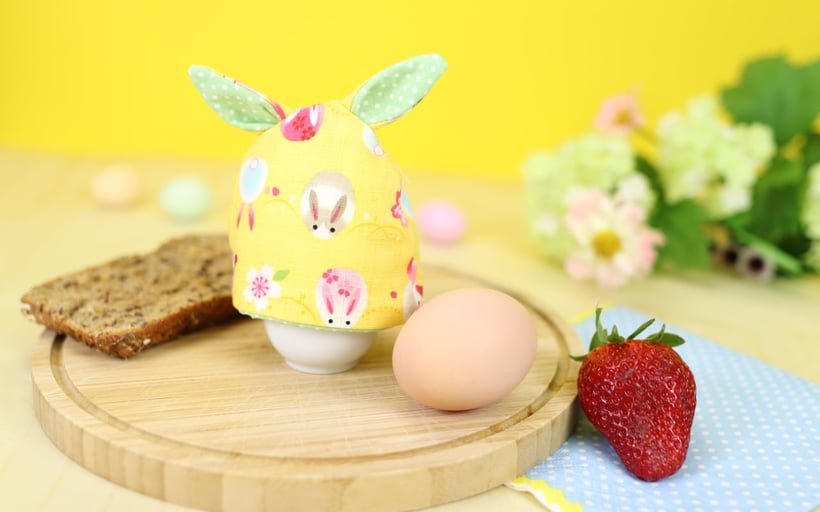 Eierwärmer nähen mit kostenlosem Schnittmuster als Ostergeschenk oder Osterdeko DIY Idee von DIY Eule