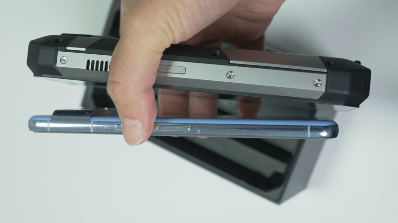 Tank 4 pro vs Pixel 8 Pro épaisseur