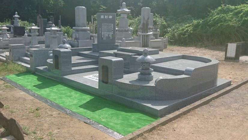 ストーンクラフト　丸形のお墓前景