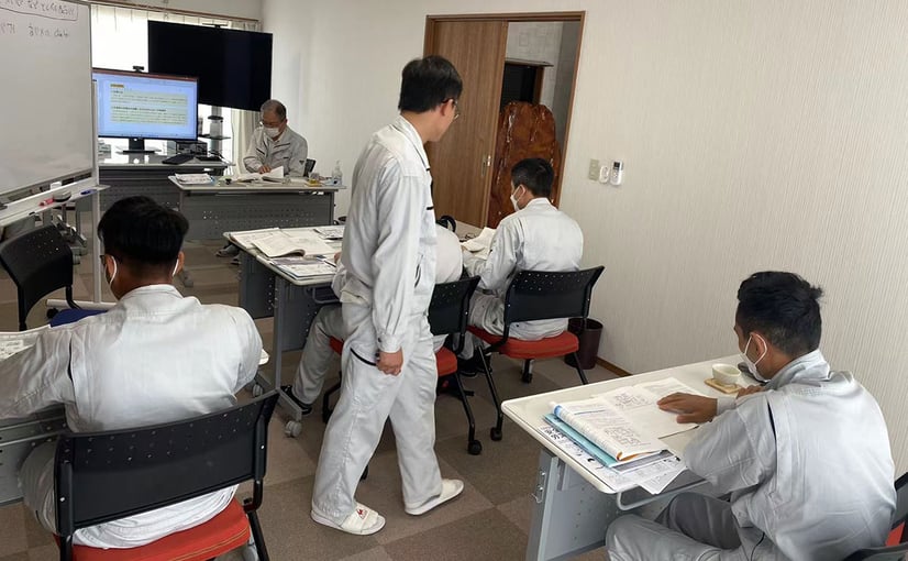 日本語の学習サポートの様子