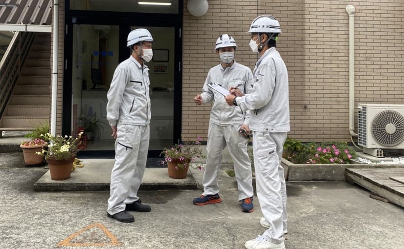 通訳スタッフを交えての談笑