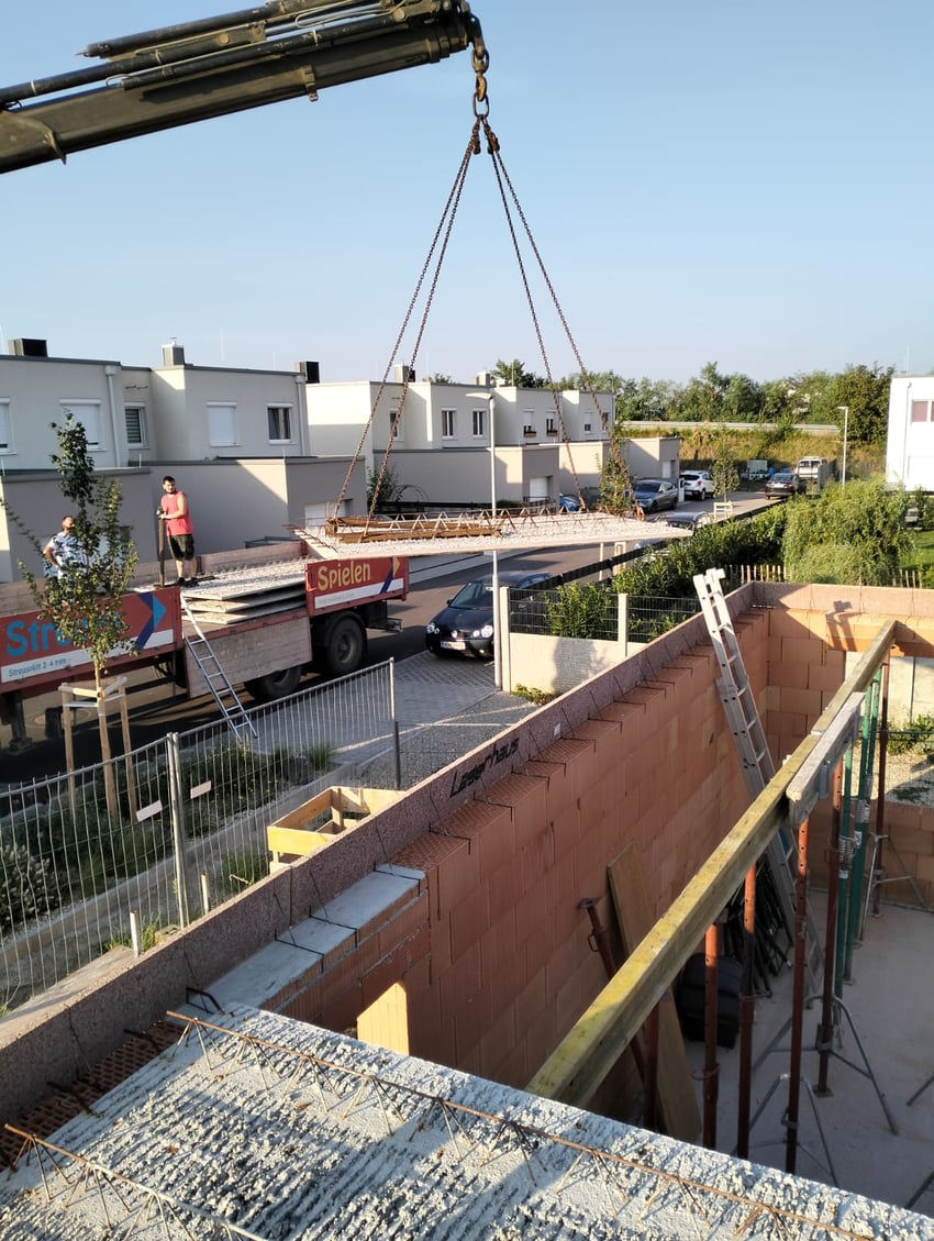 Kranverlegung Elementdecke auf Rohbau Halbfertigdecke Kaiserdecke Häuslebauer Mönchhof Neusiedl Burgenland Deckensystem