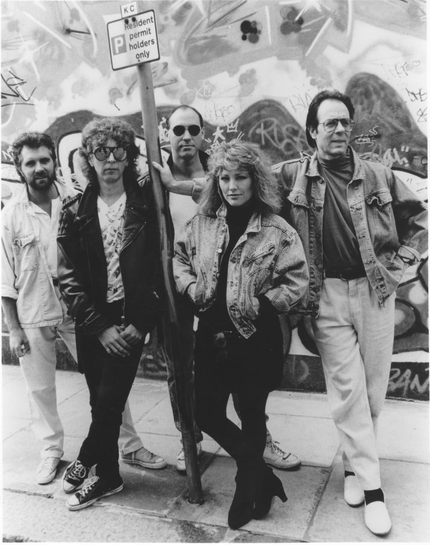 L-R: Mick Rogers; John Lingwood; Denny Newman; Maggie Ryder; Manfred Mann (Masque Publicity Photo)