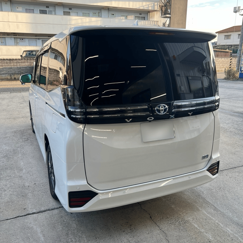 トヨタ　ヴォクシー　カーフィルム施工　セラミックドット対応スモークフィルム　リアガラス