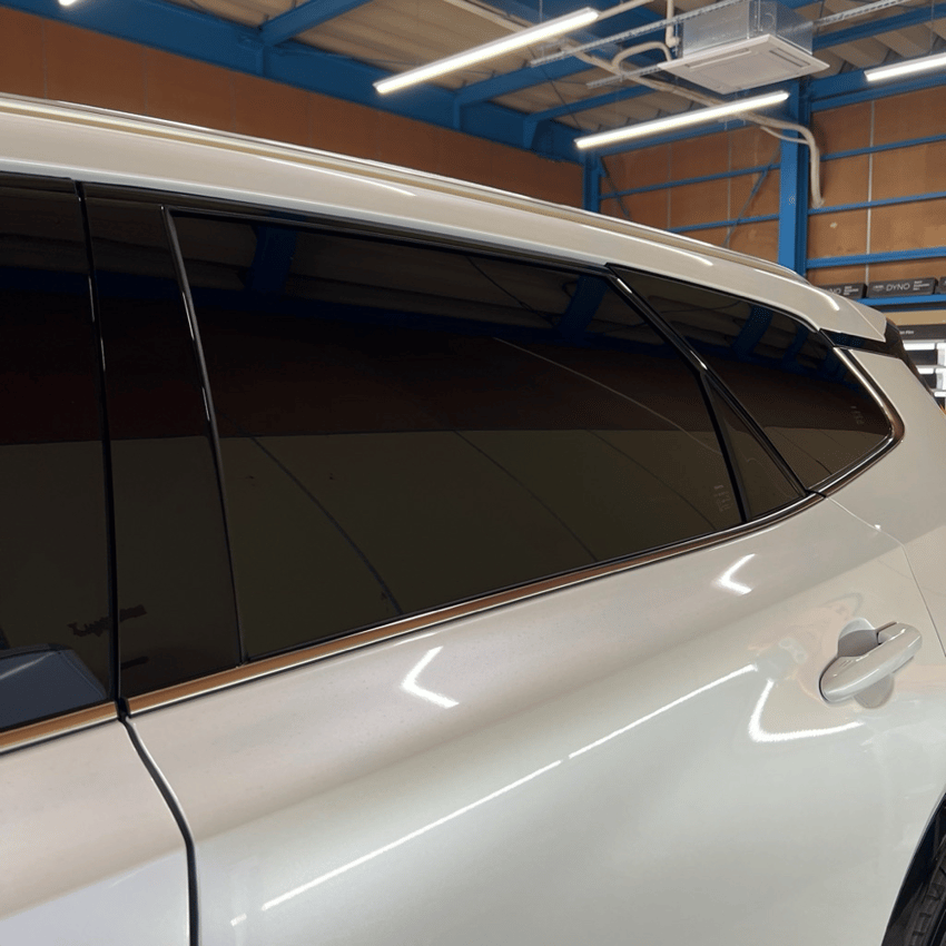 トヨタ　クラウンエステート　カーフィルム施工　WINCOS Premium HCD-03G　リアドア