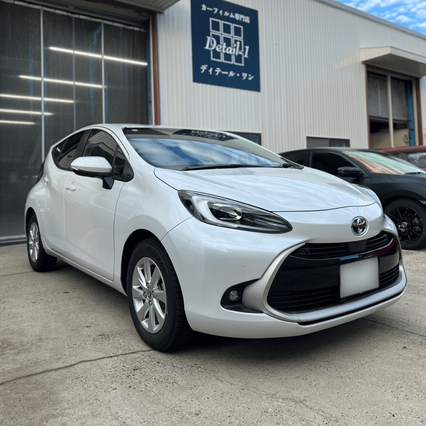 トヨタ・アクア　カーフィルム施工　遮熱スモークフィルム　施工例　新潟