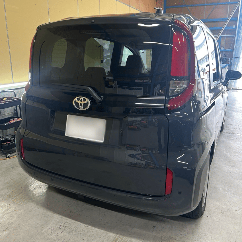 トヨタ　シエンタ　カーフィルム施工　WINCOS　リアガラス　施工前