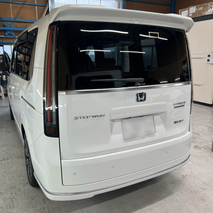 ホンダ　ステップワゴンRP8　カーフィルム施工　WINCOS Premium　HCD-10G　リアガラス施工前
