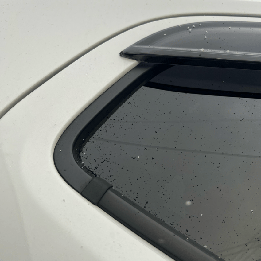 ホンダ・WR-V　カーフィルム施工　新潟　スモークフィルム　施工ポイント