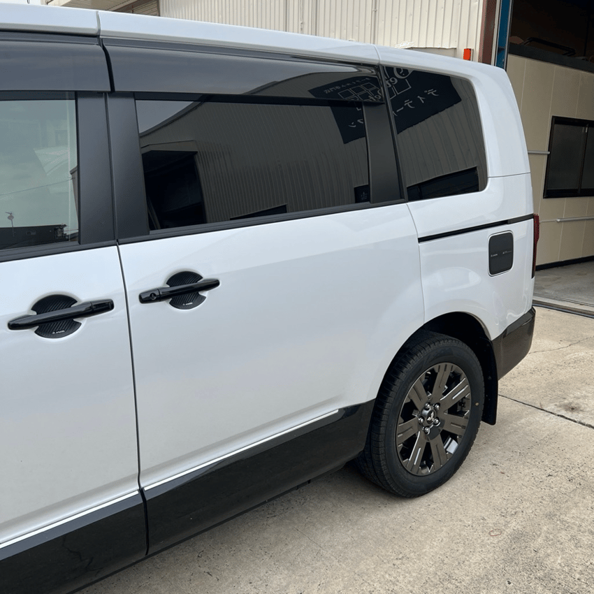 ミツビシ　デリカD:5　高遮熱スモーク施工　WINCOS Premium HCD-10G HCD-20G　助手席側リアサイド 施工後