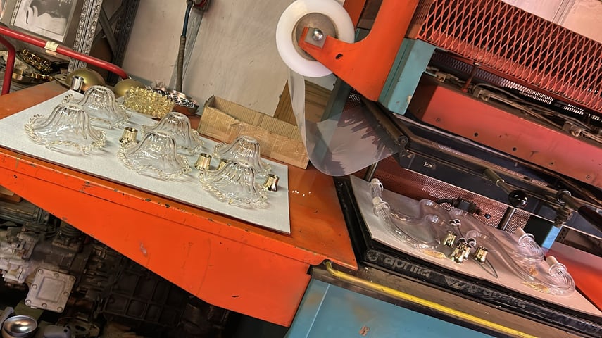 Lampadario-Miss-Beethoven-vetro-Murano-classico-con-decorazioni-floreali-bracci-curvi