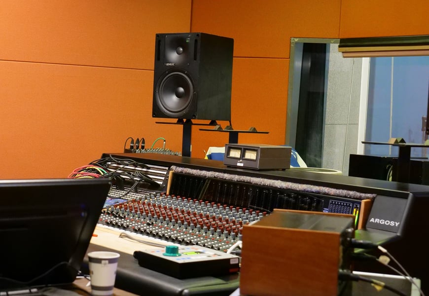 写真は今回作業を行ったスタジオではありません。イメージです