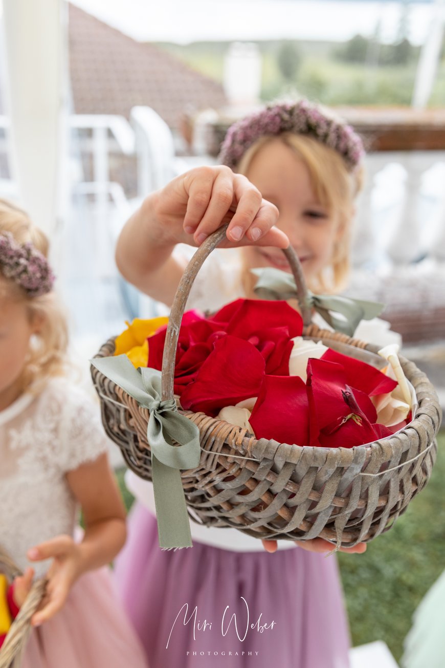 Hochzeit, heiraten, Hochzeitsfotograf, Hochzeitsfotografin, Blumenmädchen, Villa Felber, Hochzeitslocation, Bodensee