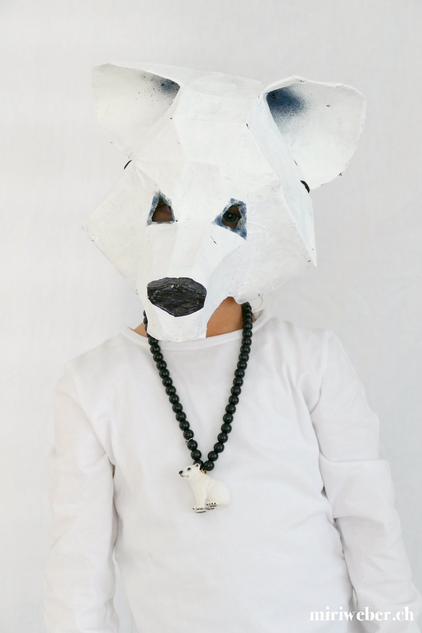 DIY, Maske, Eisbär, Wolf, Wintercroft, selber machen, kreativ, DIY Blog Schweiz, Fasching, Kinder, Kostüm, Papmache, Kleister, Papier, basteln, mit Kindern, Fasching, Fasnacht, Karneval 