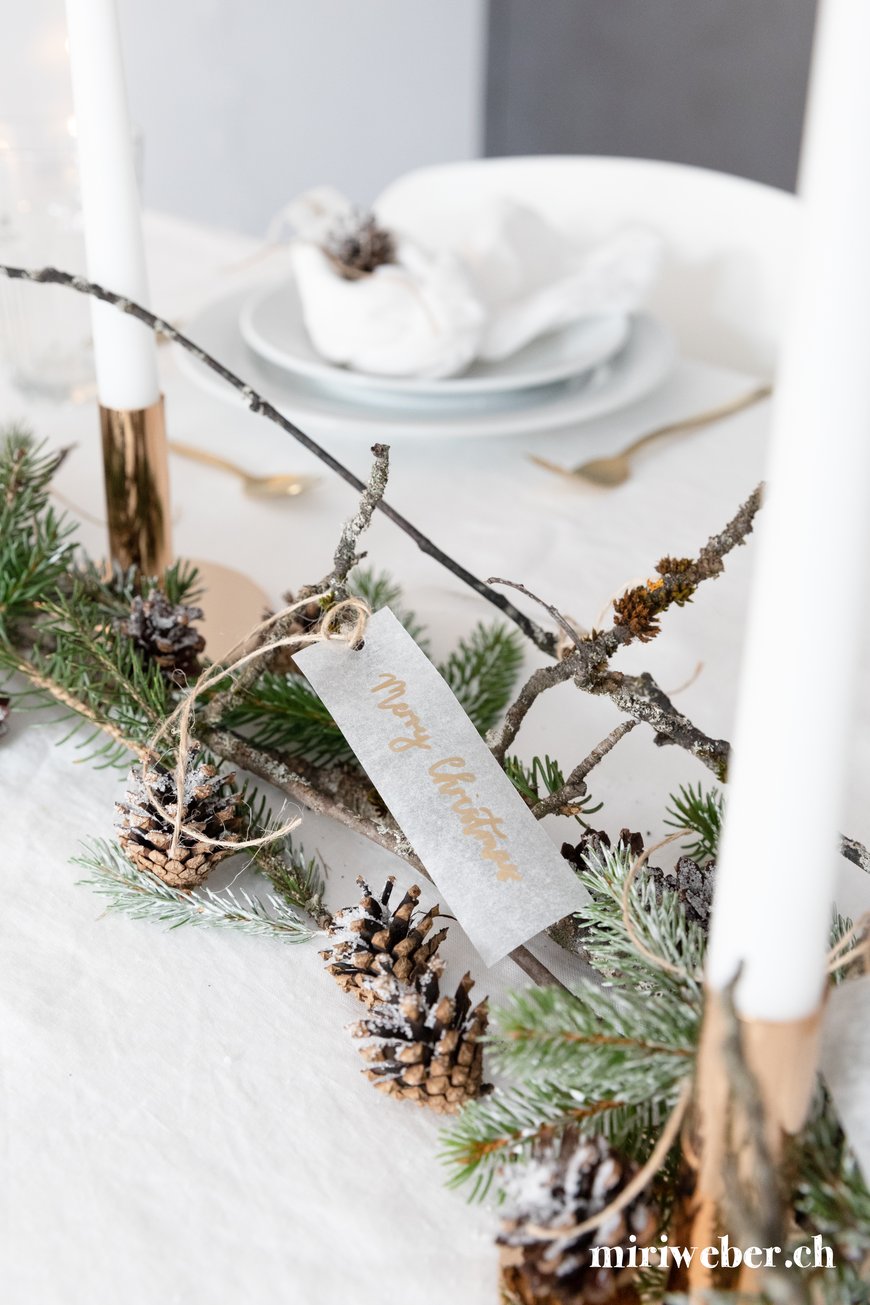 DIY Blog, Tischdekoration, Weihnachten, Naturmaterialien, Dekoration, Christmas, Content Creation, Familienblog Schweiz, famigros, Weihnachtstisch, Dekoration Weihnachtsessen