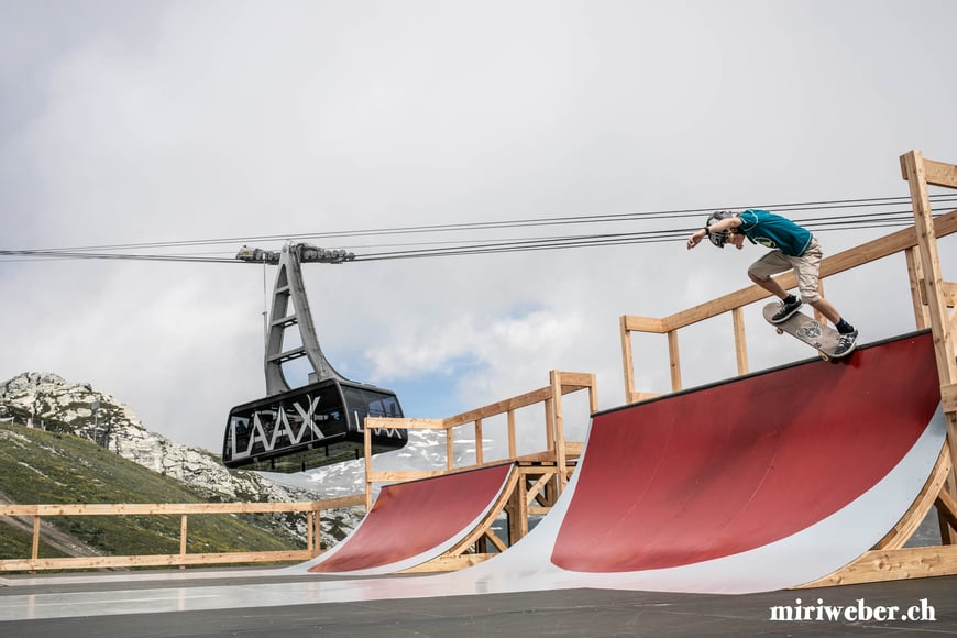 Skatepark, Galaaxy Park, Skateboarding Park, Laax, Graubünden, Schweiz, Alpen, Crap Sogn Gion, Vans Shop Riot, Event, Freestyle Park, Halfpipe, Pumptrack, Sommer, Berge, Familienferien, Skate, Team Trouble, Blog Schweiz, Travel, Familien Blog