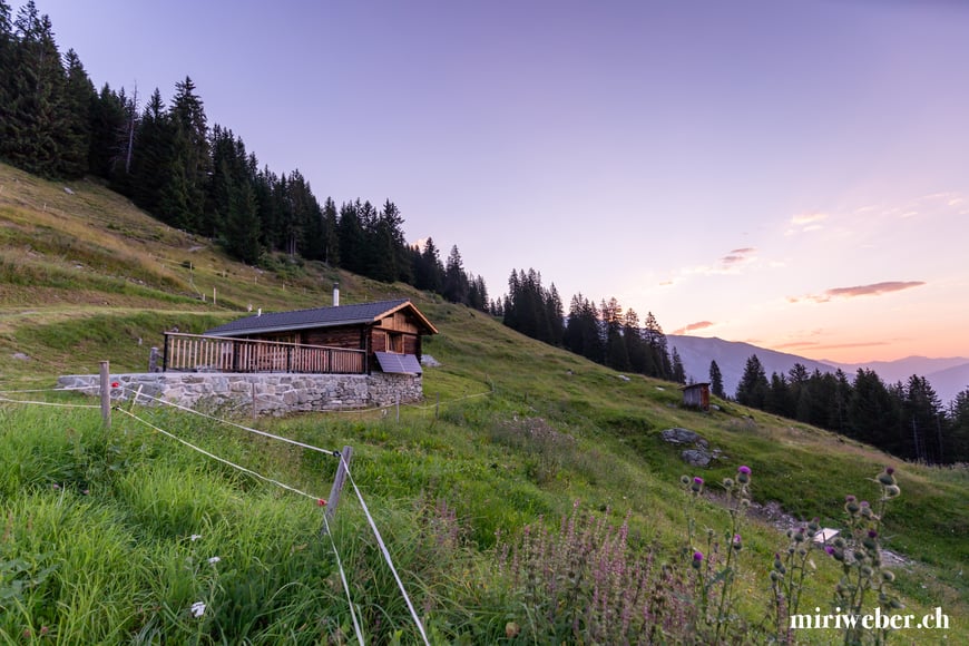 Hütte zum mieten, Flims, Laax, Falera, Tegia Alp Uaul, Fotografin, Content Creator, Graubünden, Berghütte, Chalet, Maiensäss