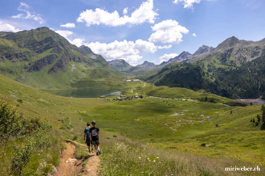 Bergsee Tessin, Lago di Tom, Familienwanderung, Wanderung, Lago Ritom, Airolo, Familienblog Schweiz, Cadagno See, Ristoro Taneda, Berghütte Tessin