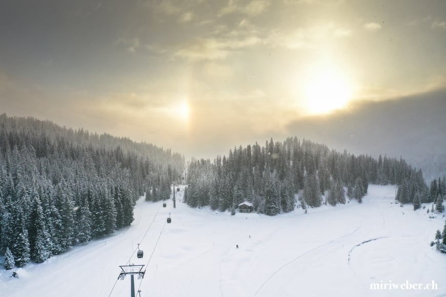 Drohnenaufnahmen Tegia Alp Plaun, Flims, Laax, Berghütte, Ferienhaus, Maiensäss, Graubünden, Schweiz, Content Creator, Fotografin, Fotograf
