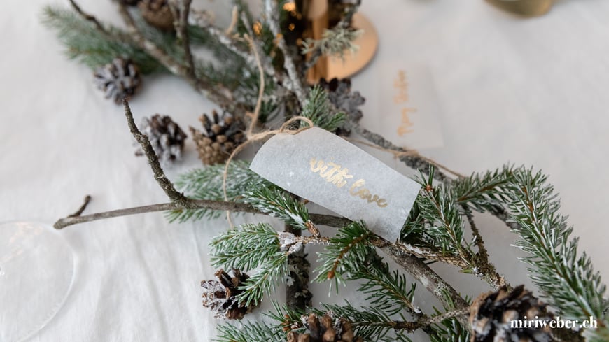 DIY Blog, Tischdekoration, Weihnachten, Naturmaterialien, Dekoration, Christmas, Content Creation, Familienblog Schweiz, famigros, Weihnachtstisch, Dekoration Weihnachtsessen