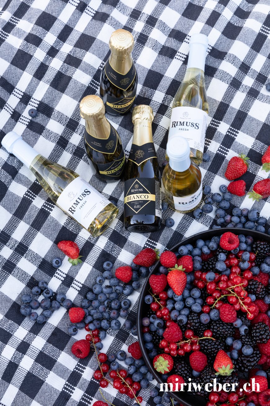 Alkoholfrei, Apero, Fotoshooting für Rimuss am Caumasee, Flims, Laax, Rimuss Piccolo, Mini Rimuss Flaschen, Content Creator Schweiz, Rimuss Bianco, Rimuss Fresh