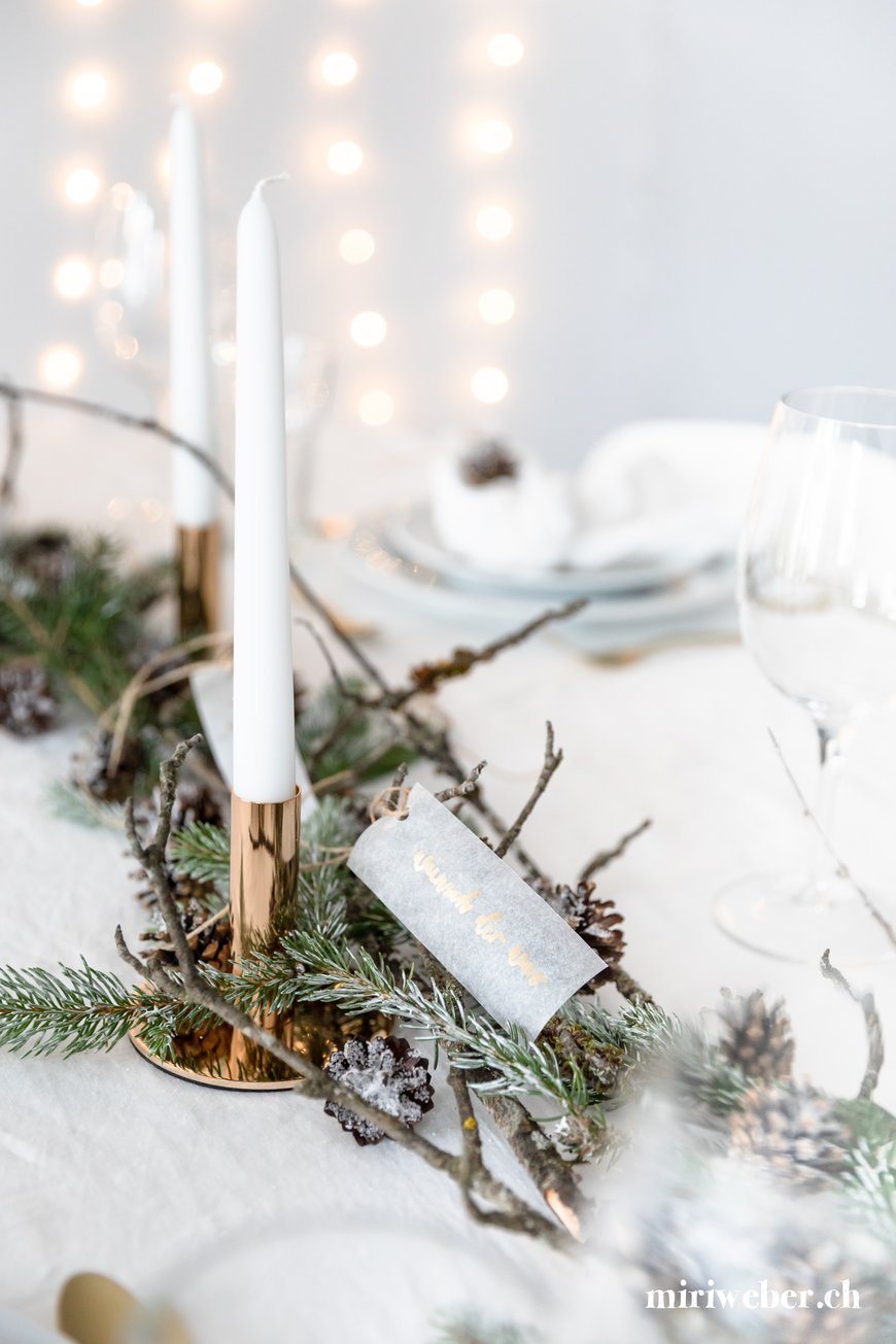 DIY Blog, Tischdekoration, Weihnachten, Naturmaterialien, Dekoration, Christmas, Content Creation, Familienblog Schweiz, famigros, Weihnachtstisch, Dekoration Weihnachtsessen